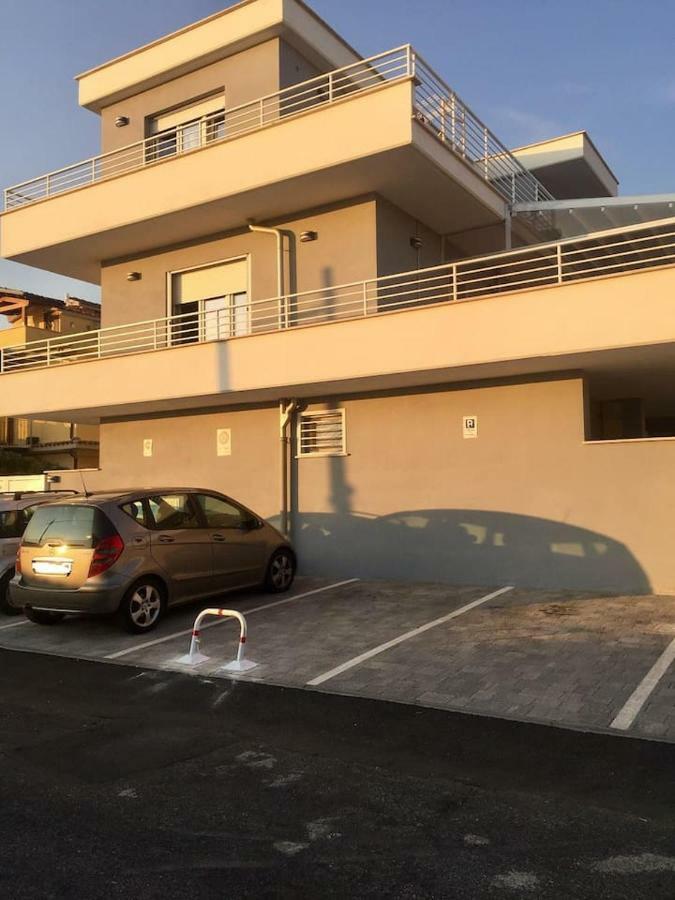 Sunset House Apartment Фиумичино Екстериор снимка